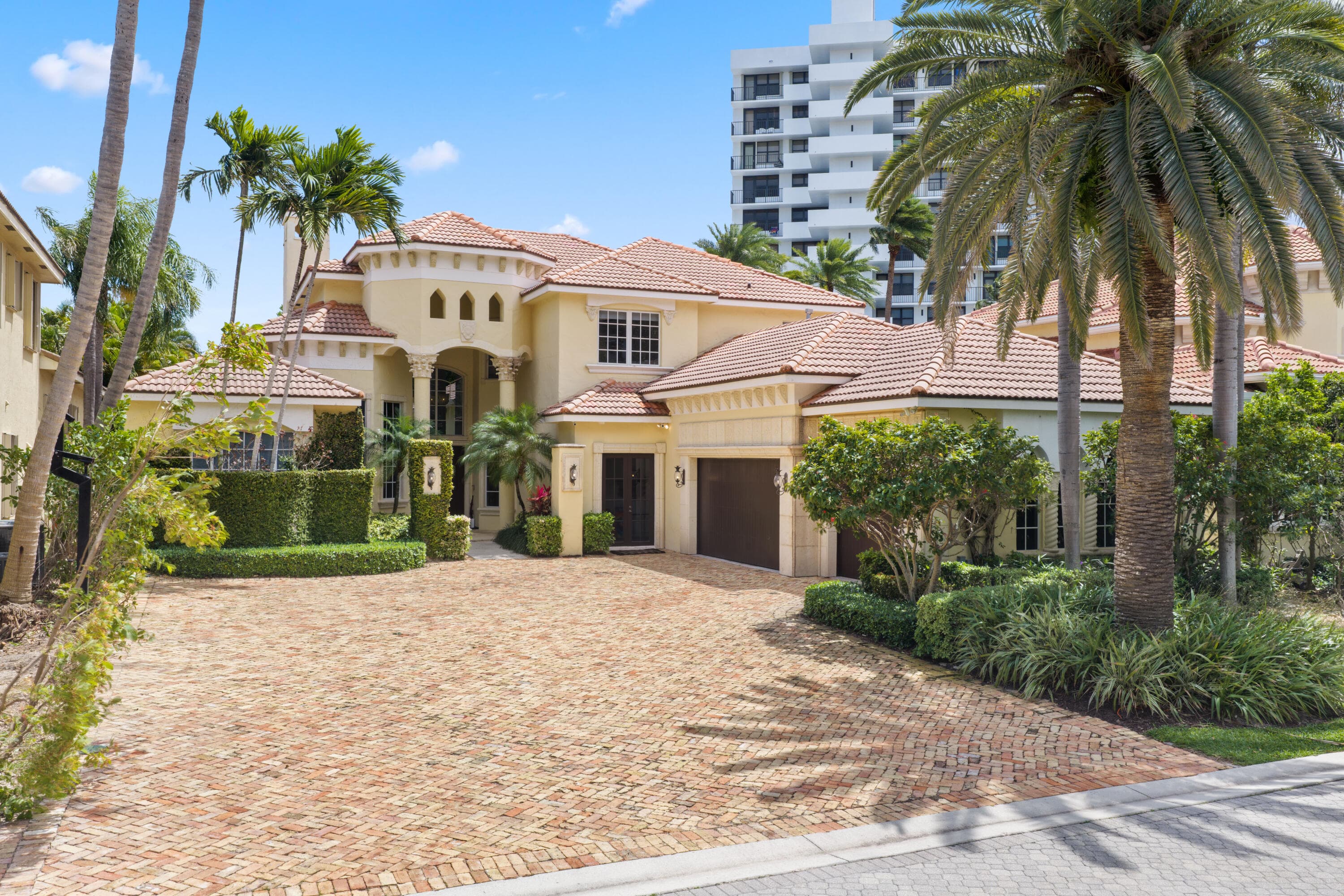 1019 Grand Court, Highland Beach, FL 33487 - Photo 2