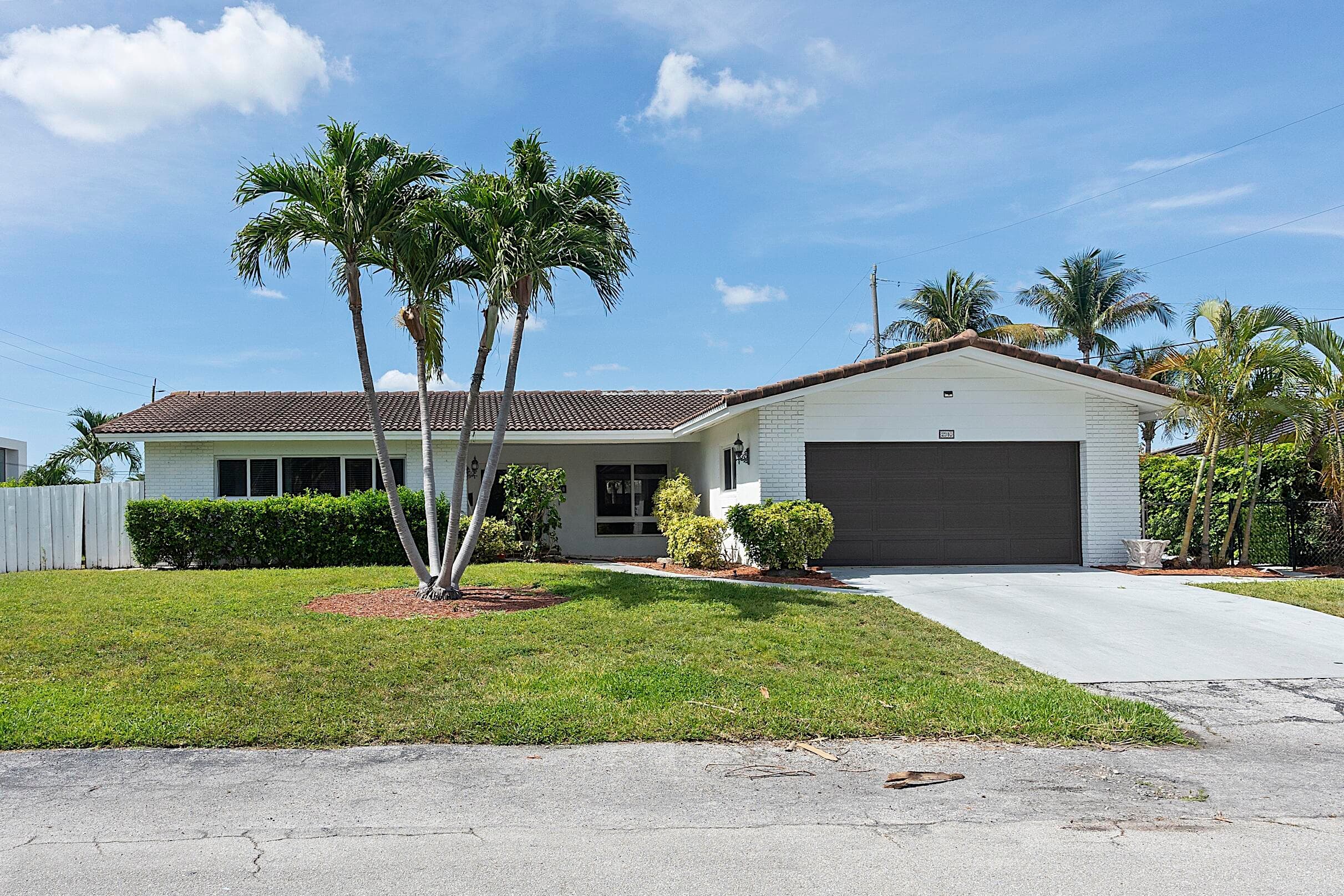 2910 NE 40th Court, Lighthouse Point, FL 33064