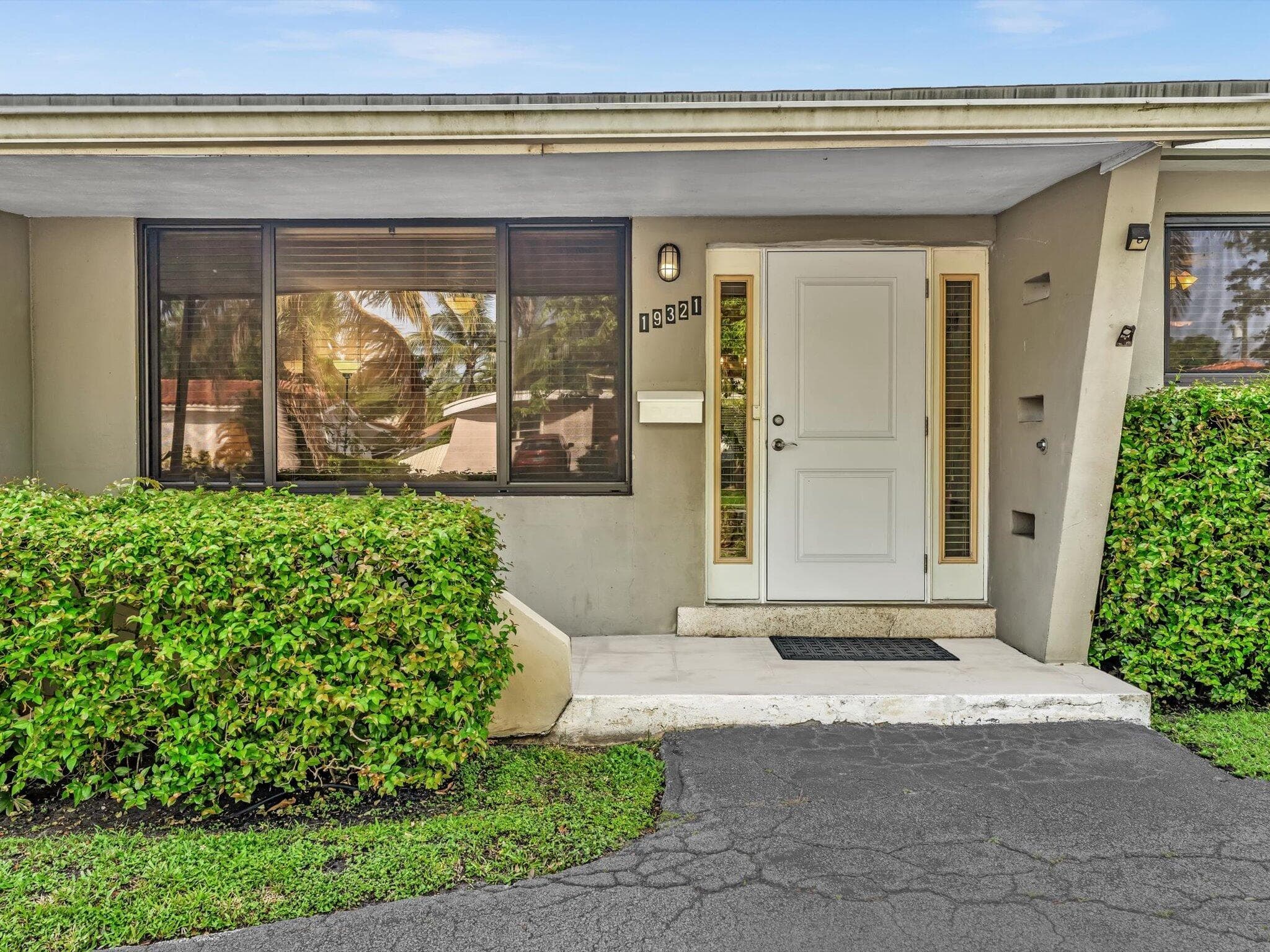 19321 NE 18th Place, Miami, FL 33179 - Photo 2