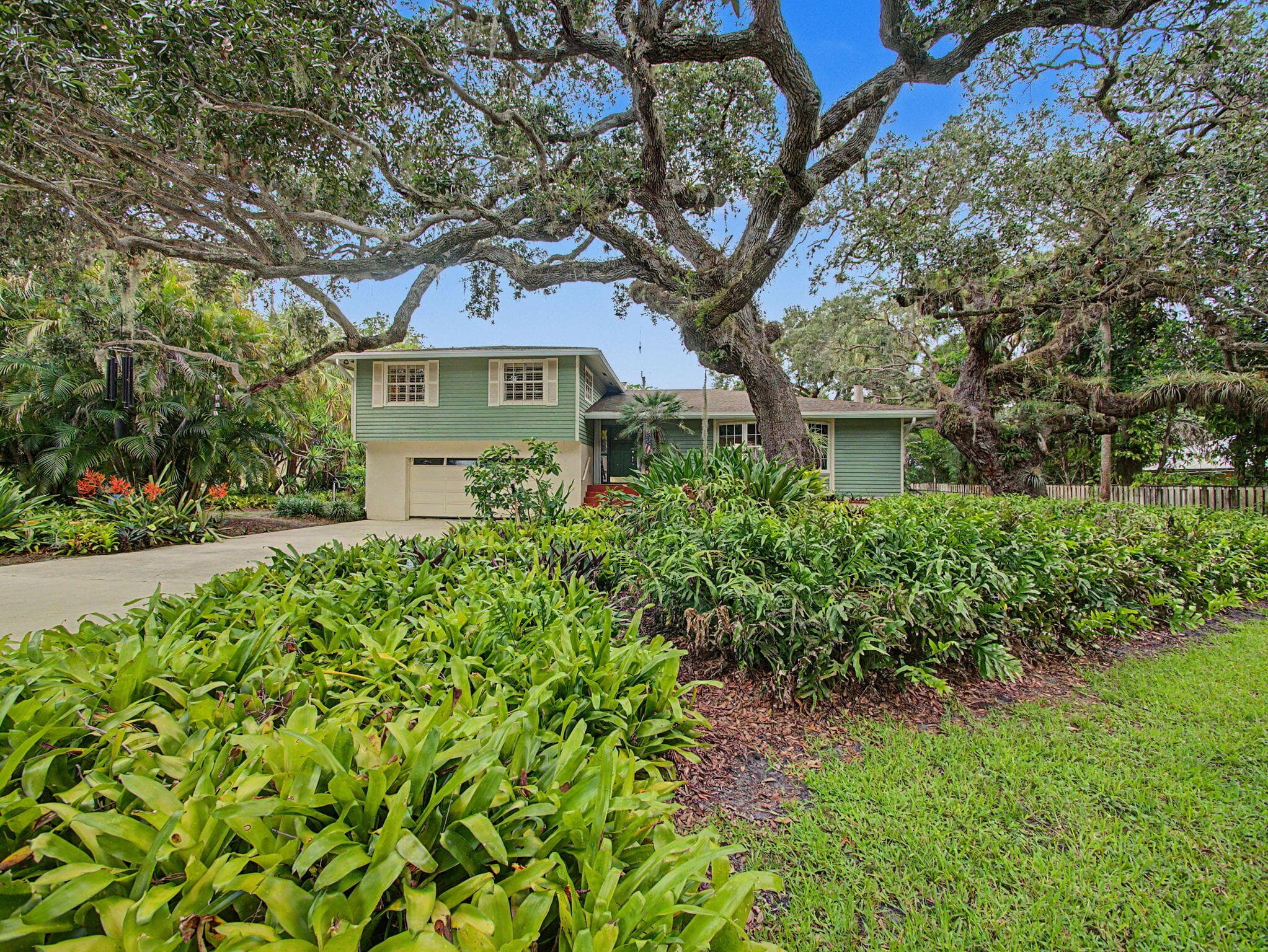 14 Emarita Way, Sewalls Point, FL 34996 - Photo 2