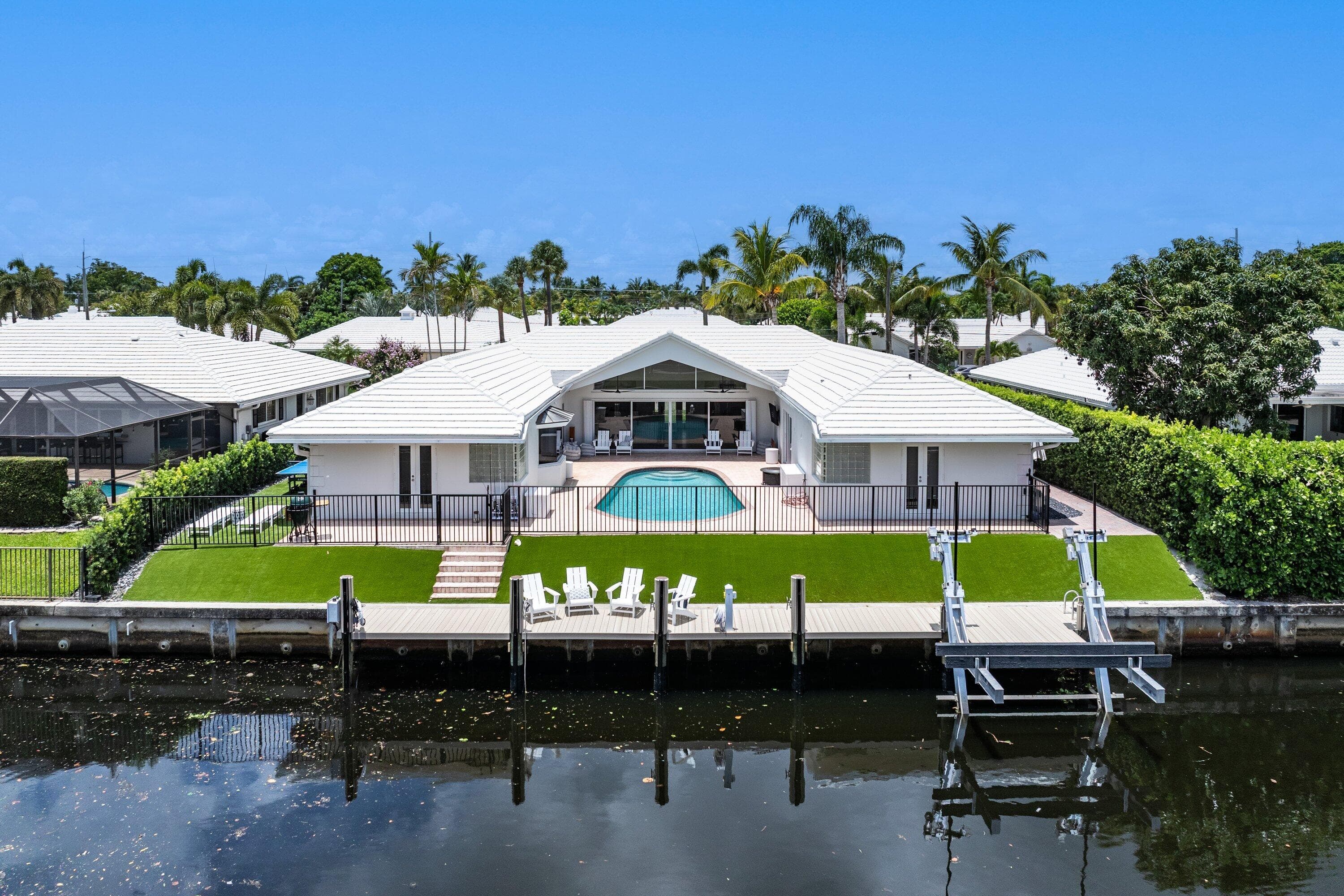 1332 SW Tamarind Way, Boca Raton, FL 33486 - Photo 4