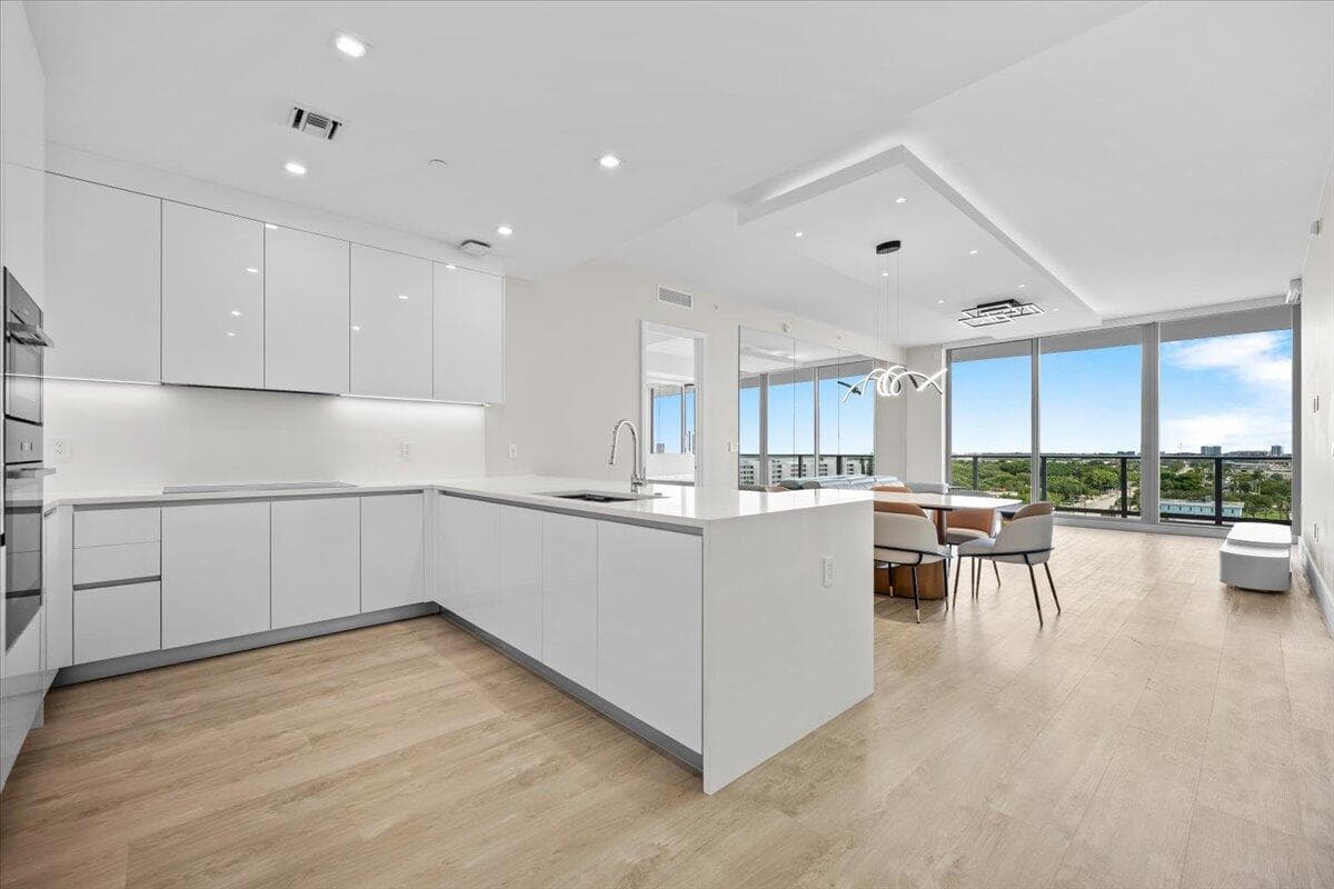 220 Lake Shore Drive 917, Lake Park, FL 33403, Unit 917