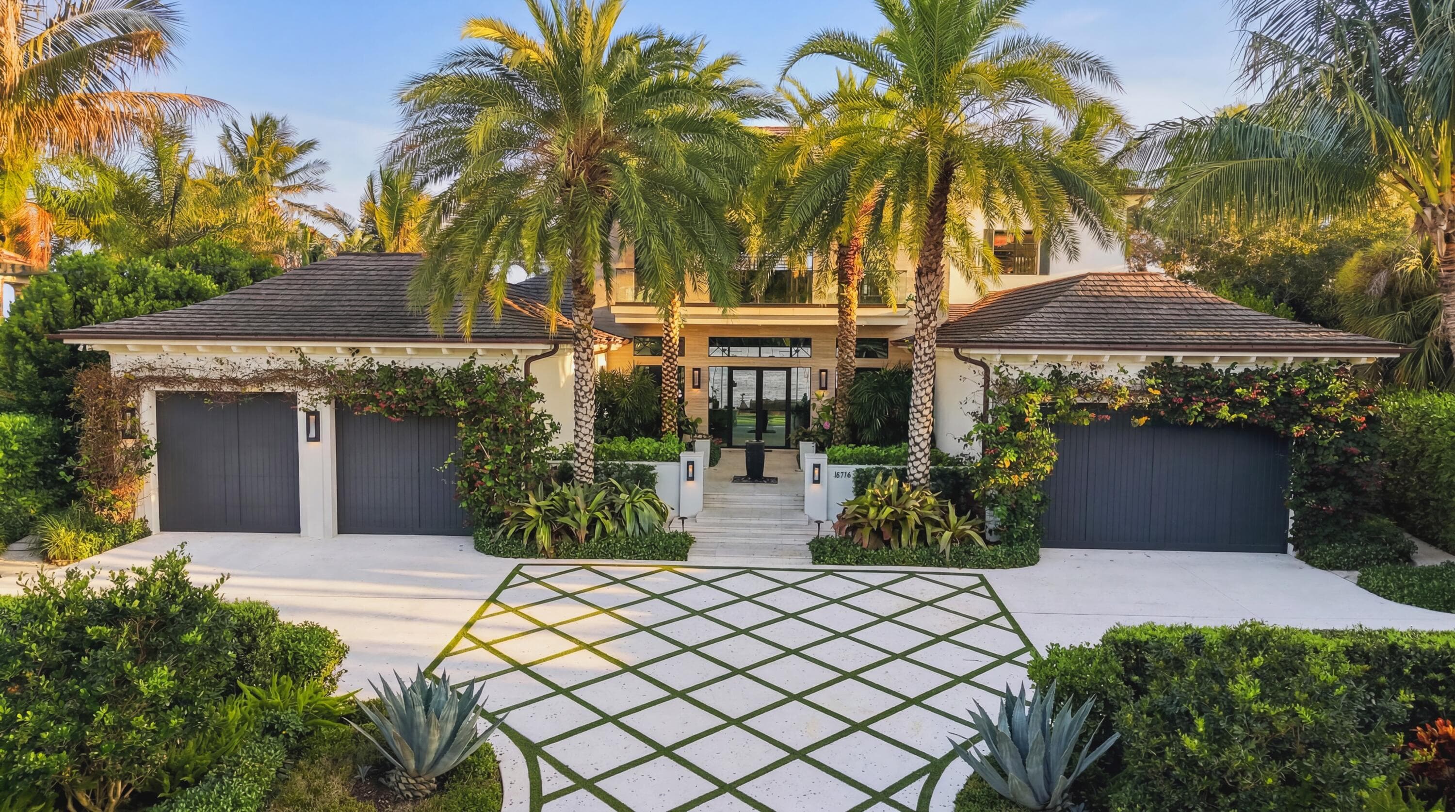 18714 Rio Vista Drive, Jupiter, FL 33469 - Photo 2