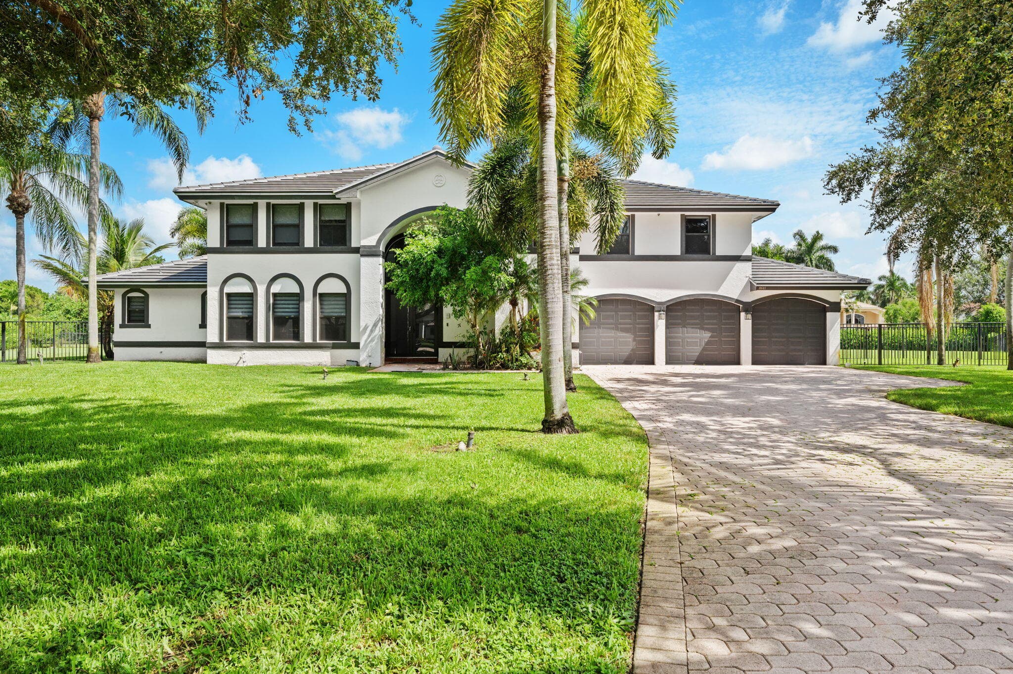 10641 SW 37TH Place, Davie, FL 33328 - Photo 3