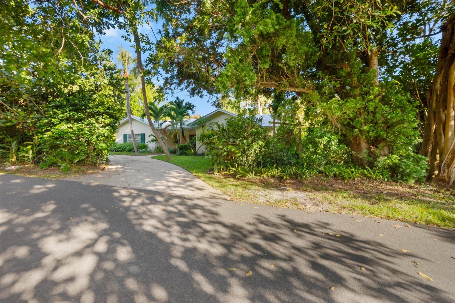 24 N VIA LUCINDIA Drive N, Sewalls Point, FL 34996 - Photo 2
