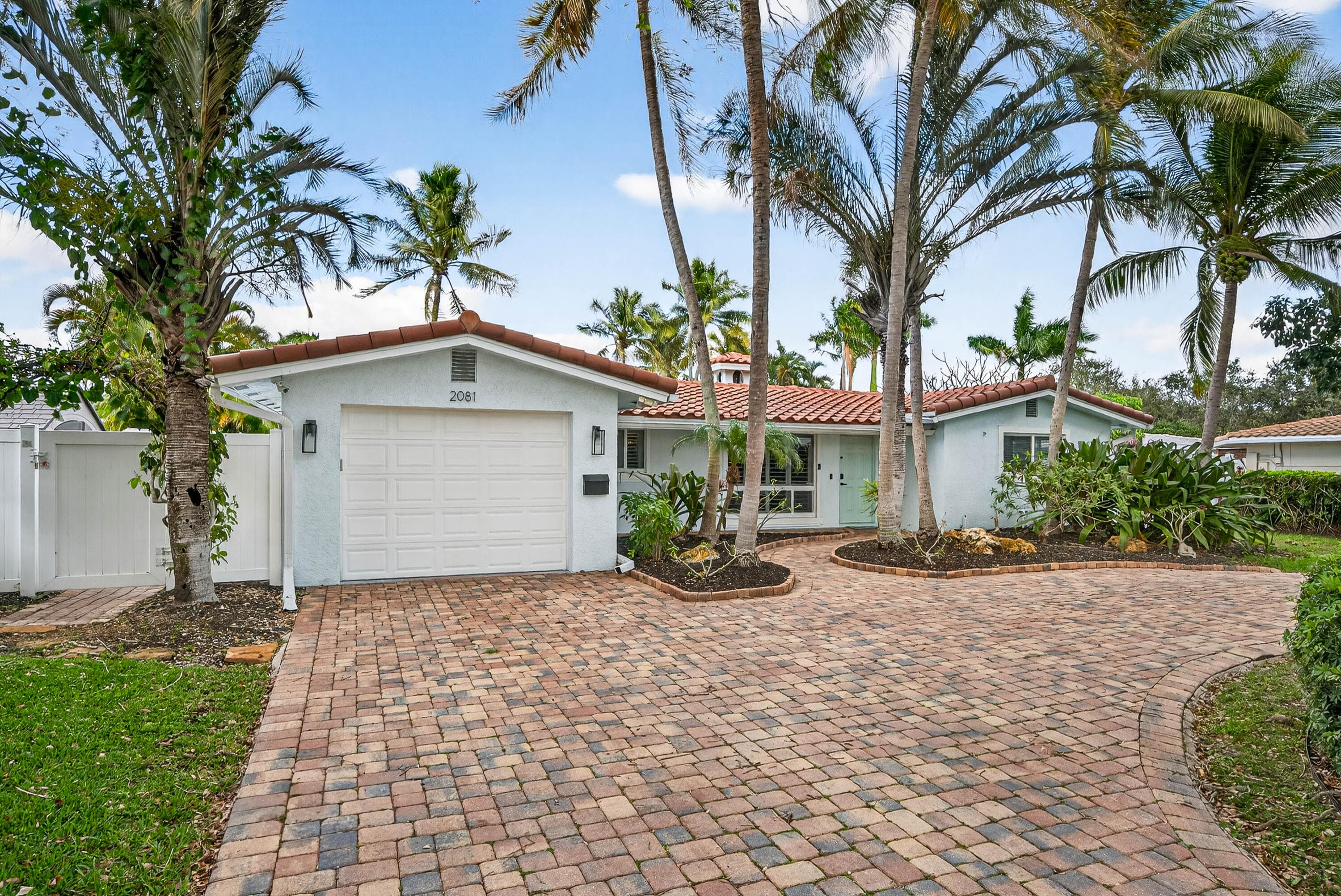 2081 NE 25th Street, Lighthouse Point, FL 33064 - Photo 2