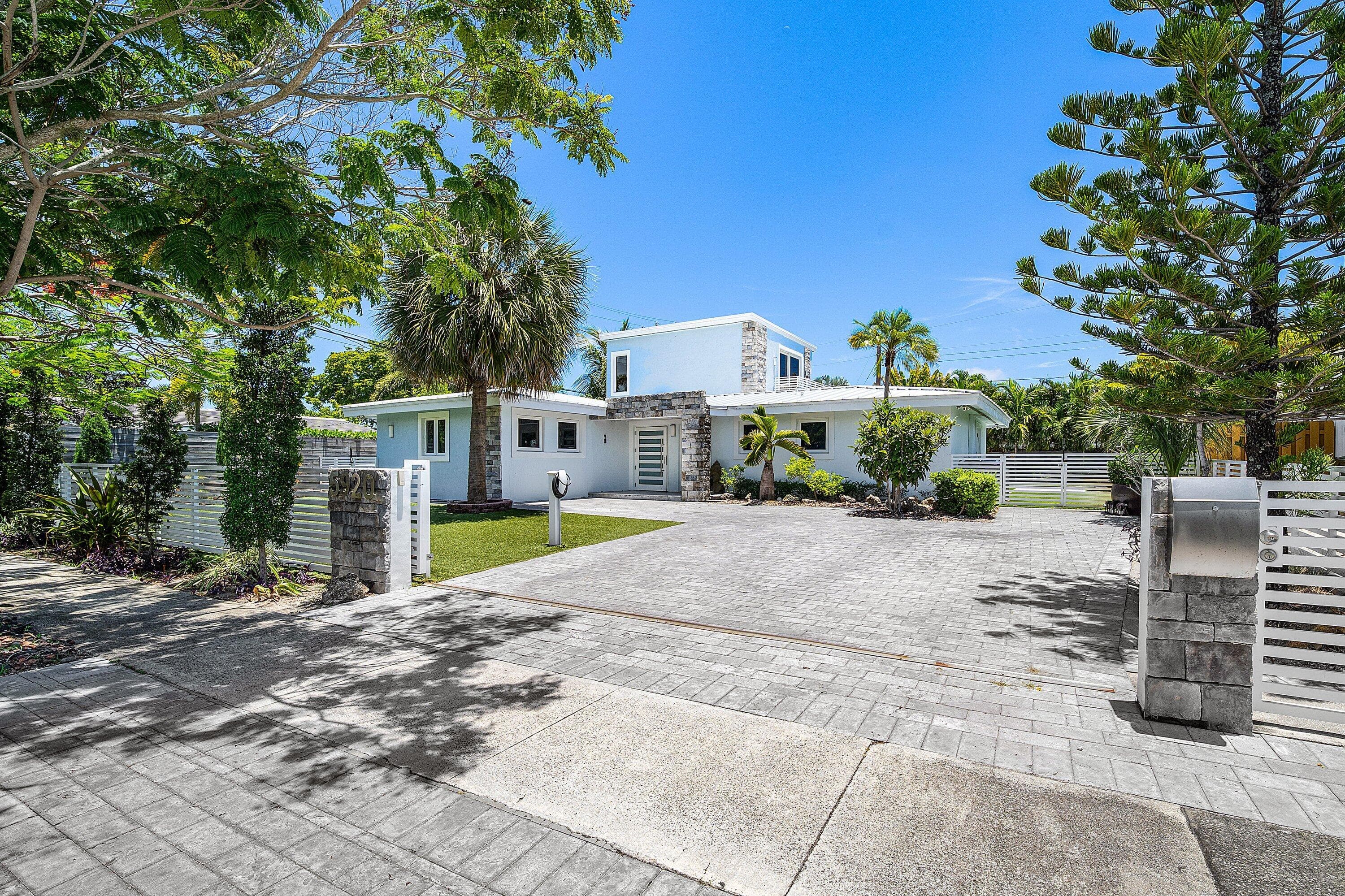 5920 NE 21st Road, Fort Lauderdale, FL 33308 - Photo 2