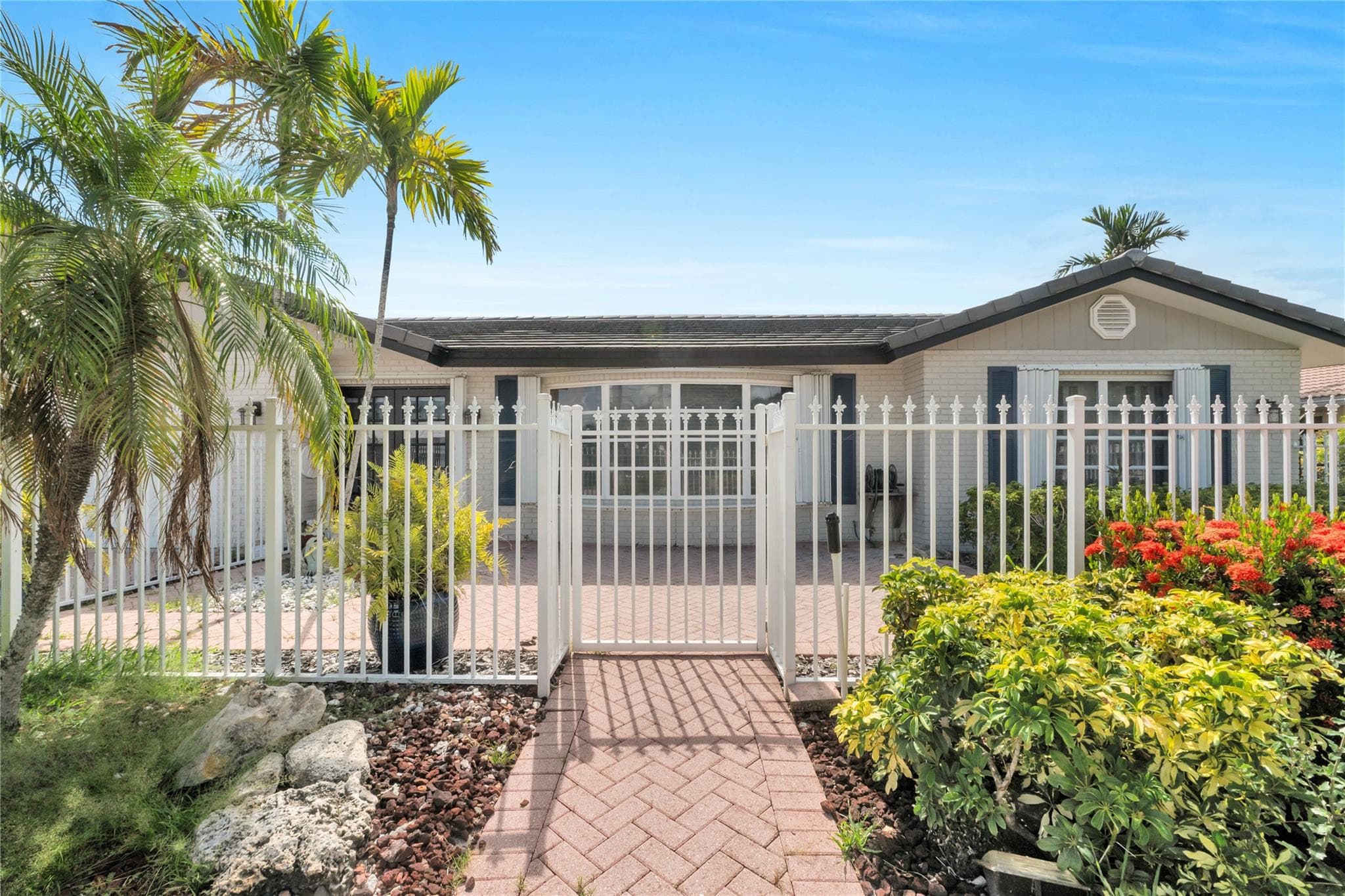 4020 NE 24th Avenue, Lighthouse Point, FL 33064 - Photo 2