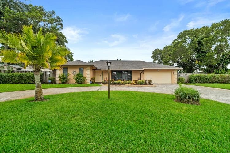 2409 SW 27th Avenue, Fort Lauderdale, FL 33312 - Photo 2