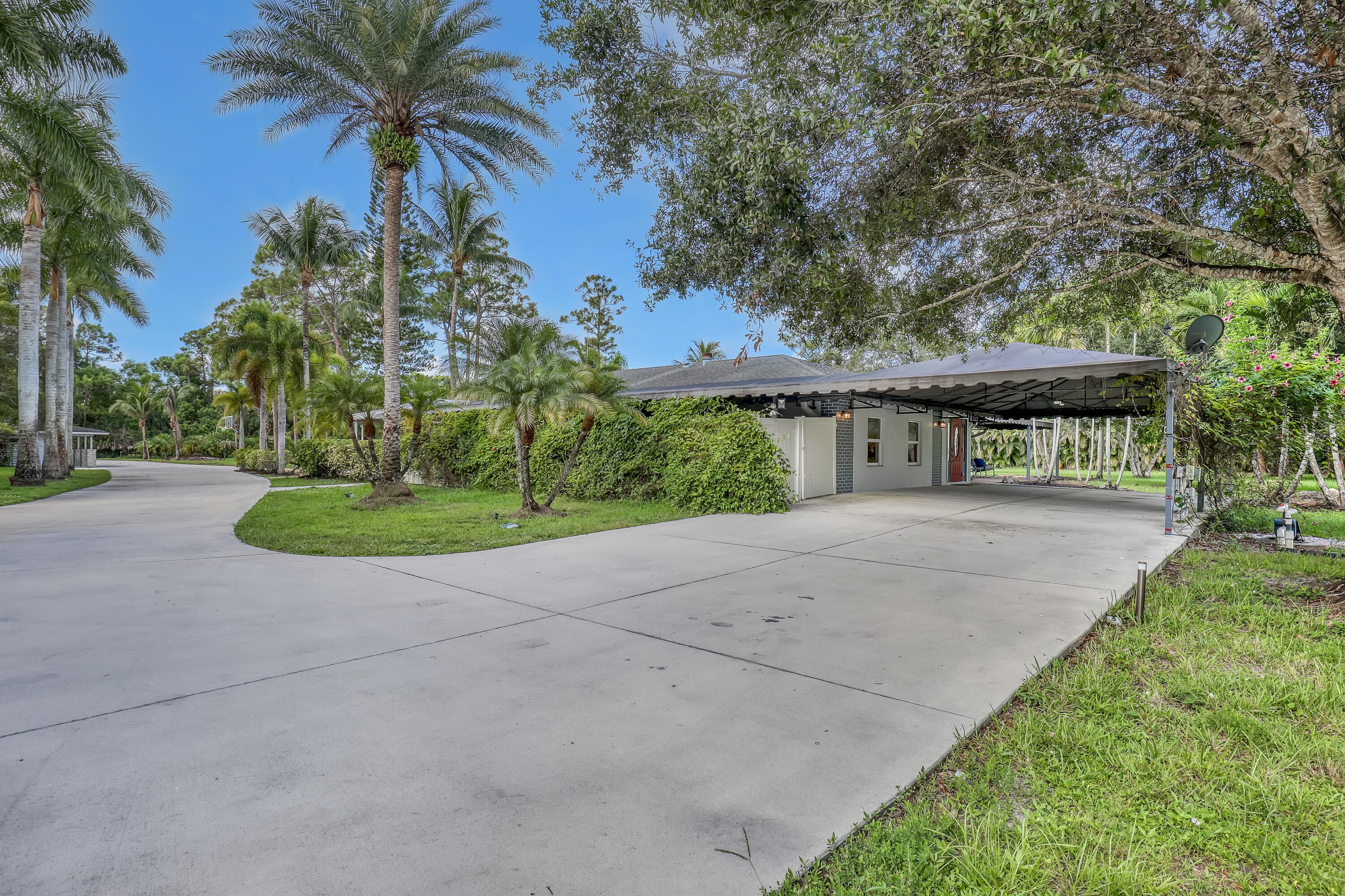 10780 Anderson Lane, Wellington, FL 33449 - Photo 2