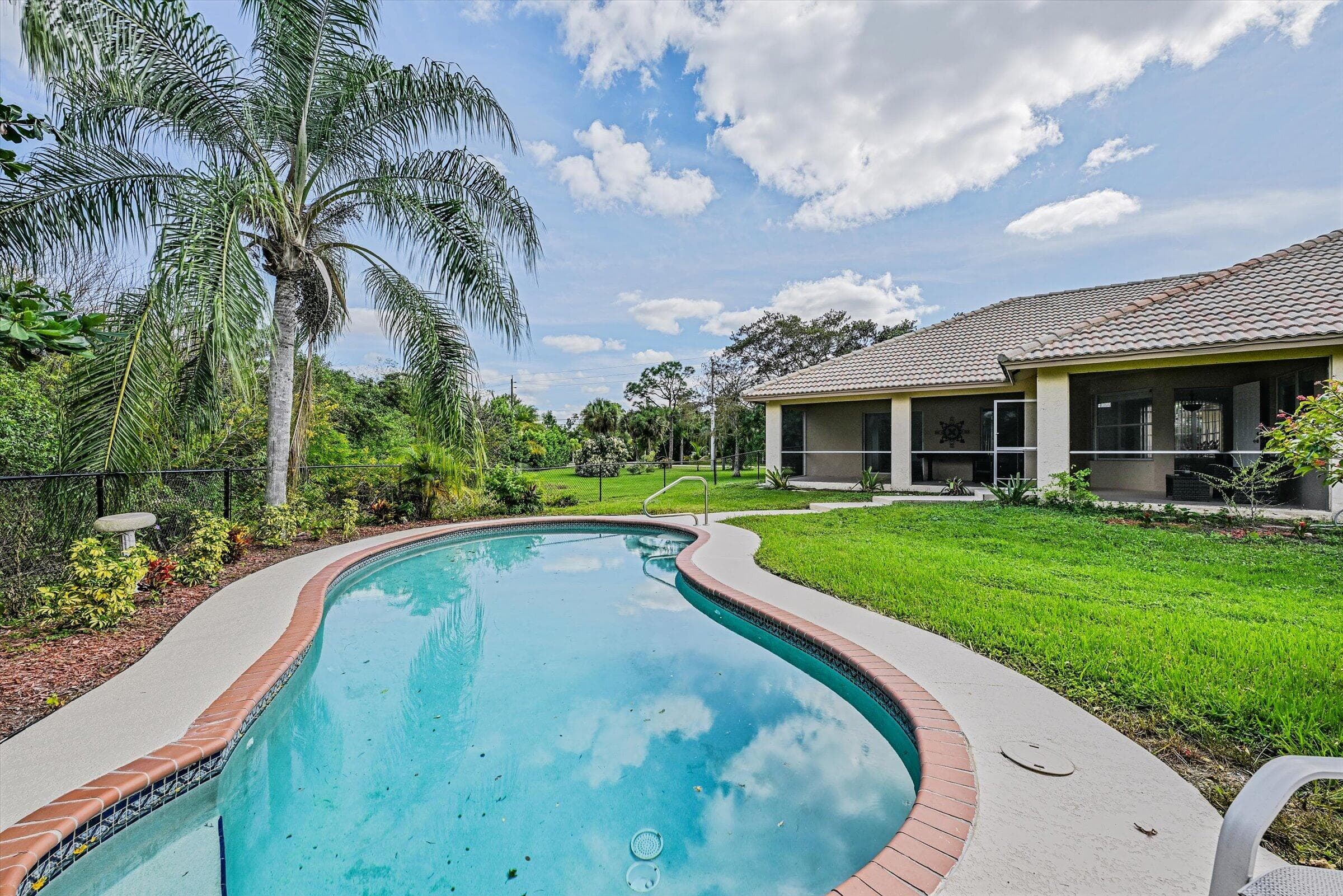 8671 155th Place N, Palm Beach Gardens, FL 33418 - Photo 2