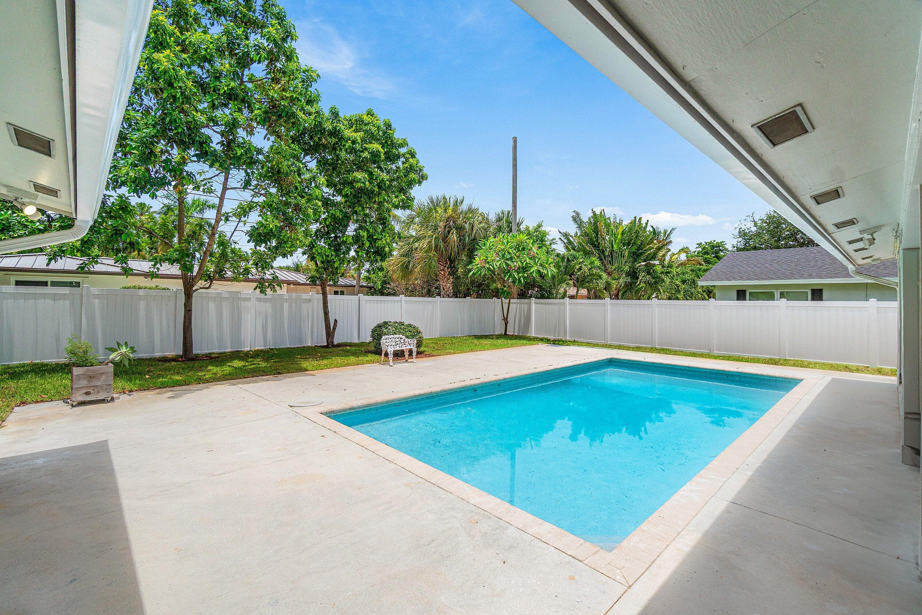 723 SW 27th Terrace, Boynton Beach, FL 33435 - Photo 3