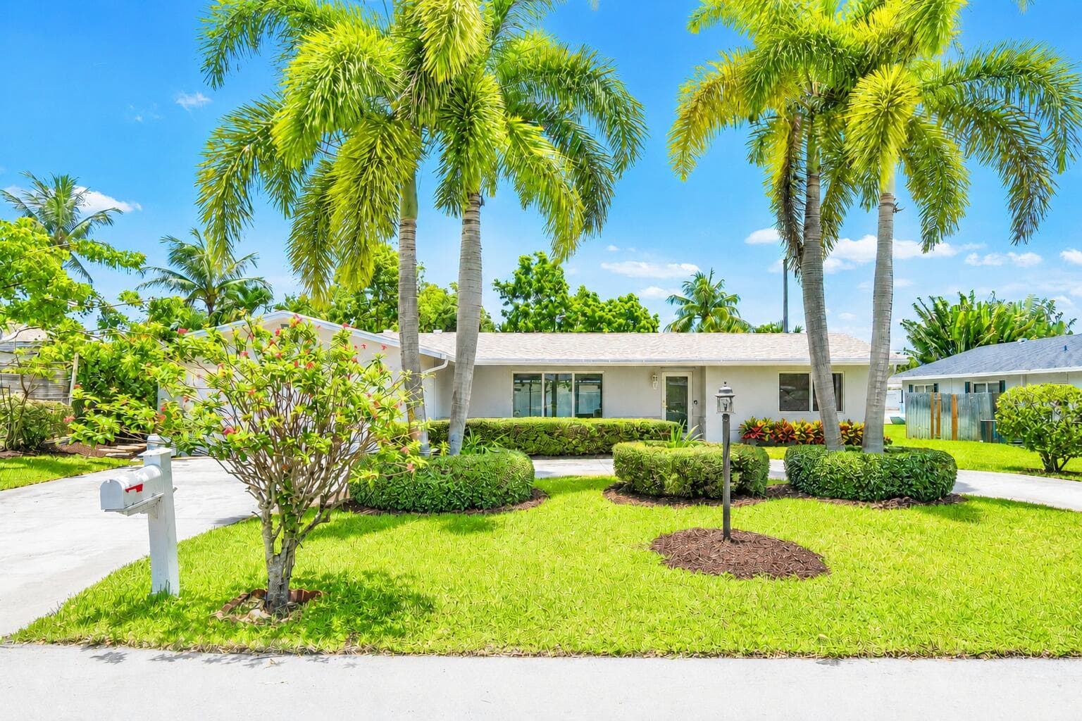723 SW 27th Terrace, Boynton Beach, FL 33435 - Photo 2