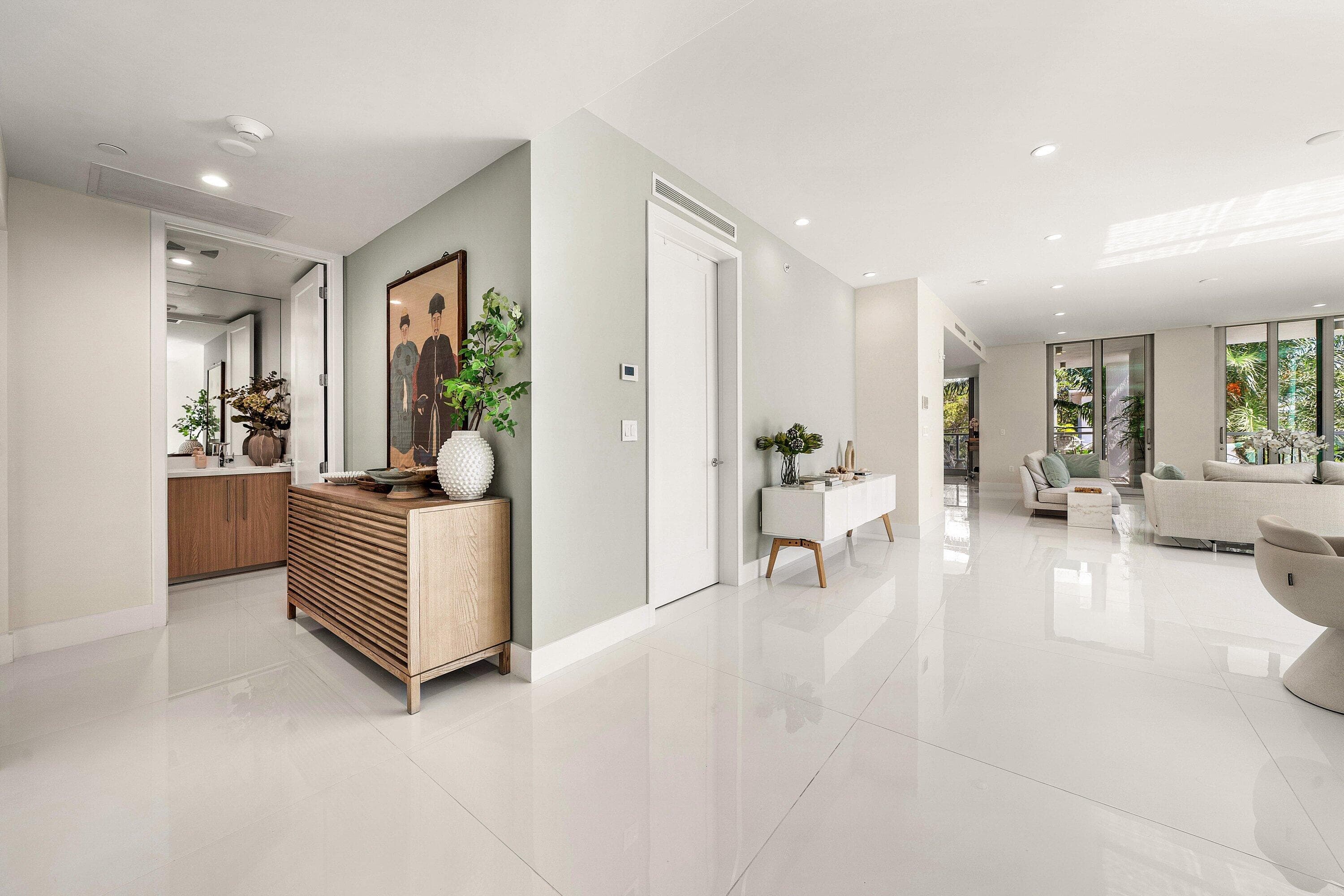 475 E Royal Palm Road 206, Boca Raton, FL 33432, Unit 206 - Photo 2