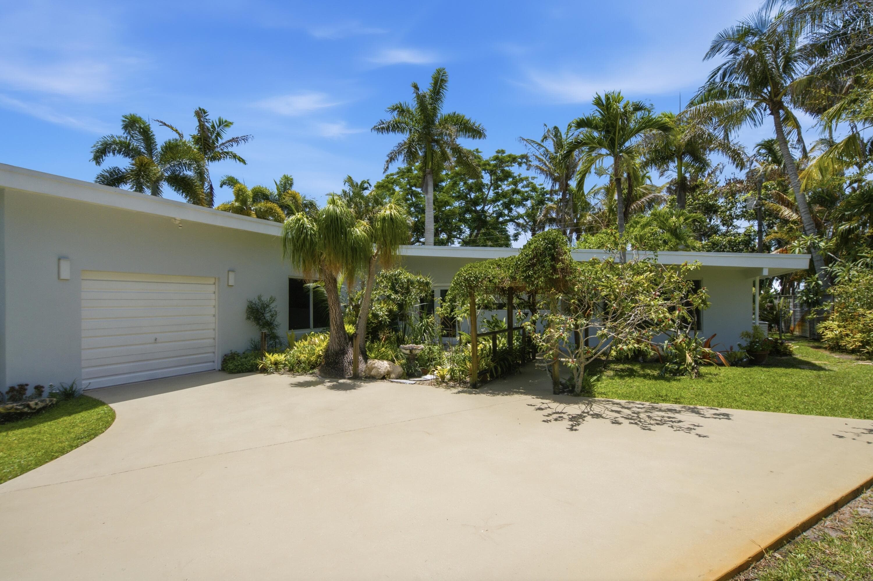 505 SW North Carolina Drive, Stuart, FL 34994 - Photo 2