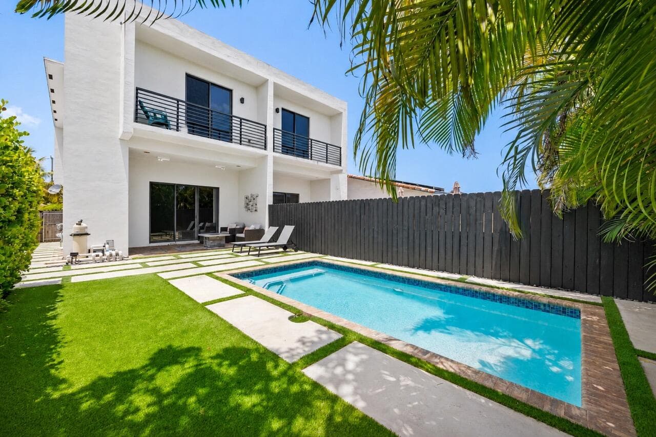 3090 SW 17th Street, Miami, FL 33145 - Photo 2